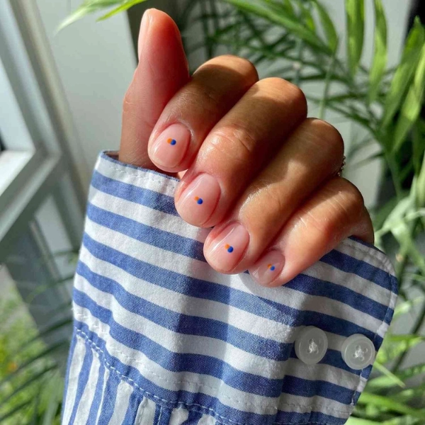 short-summer-nails-Dainty-Dots