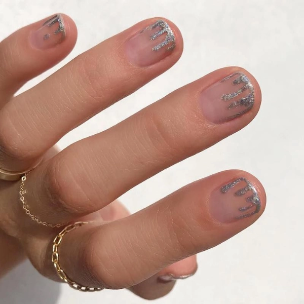 short-summer-nails-Glitter-Tips