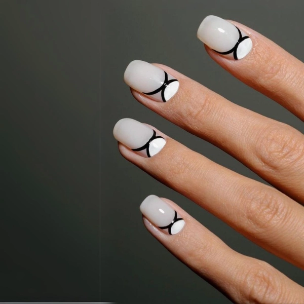 short-summer-nails-Monochrome