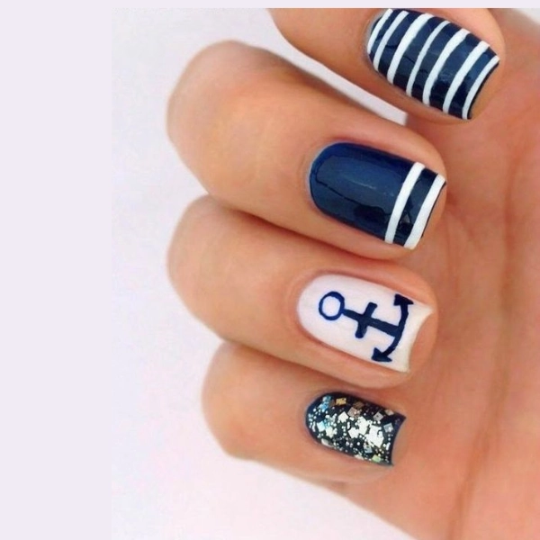 short-summer-nails-Nautical