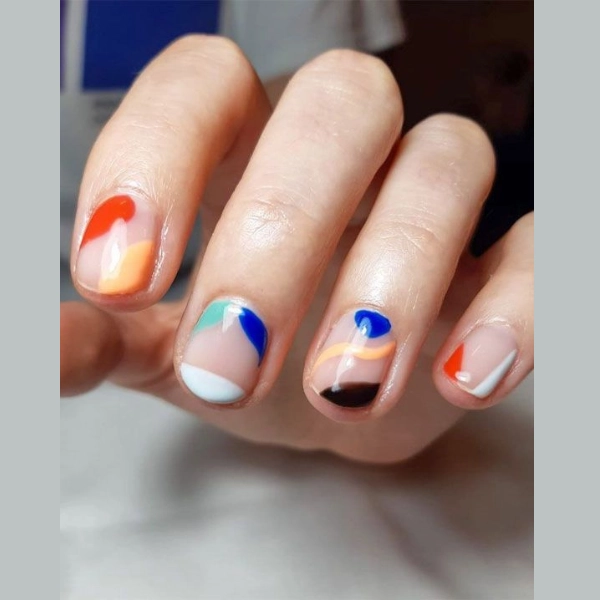 short-summer-nails-Negative-Space