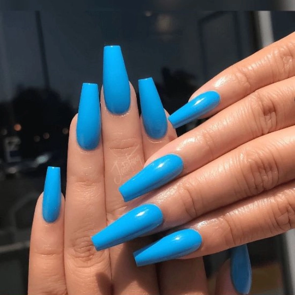 simple-blue-summer-nails-Bright