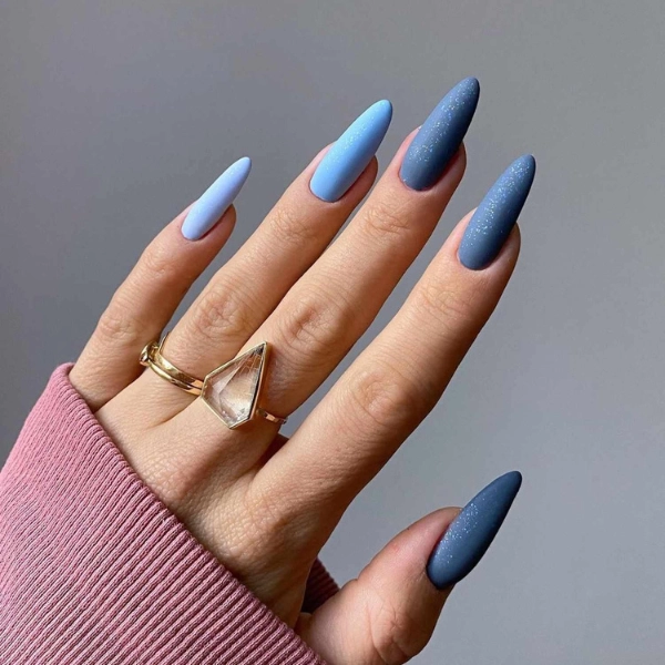 simple-blue-summer-nails-Gradient