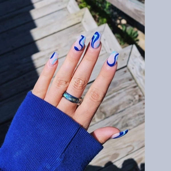 simple-blue-summer-nails-Line-Art