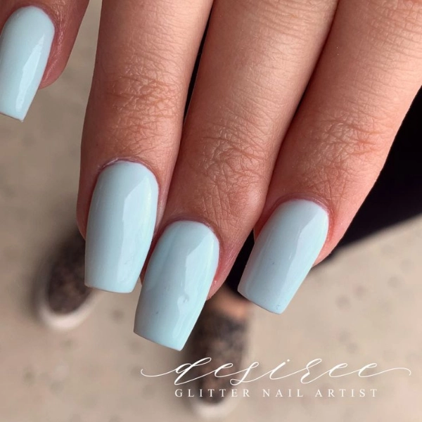 simple-blue-summer-nails-Mint