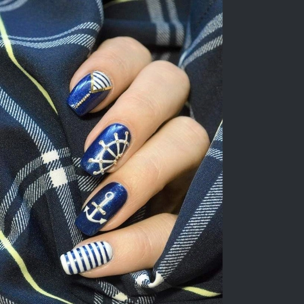 simple-blue-summer-nails-Nautical