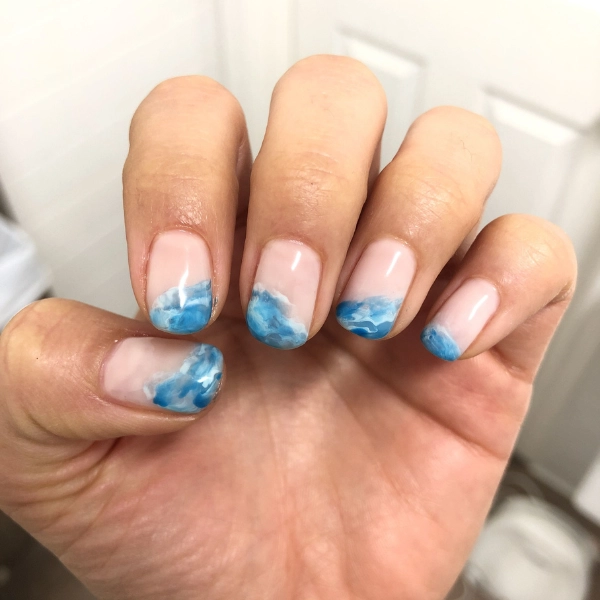 simple-blue-summer-nails-Waves