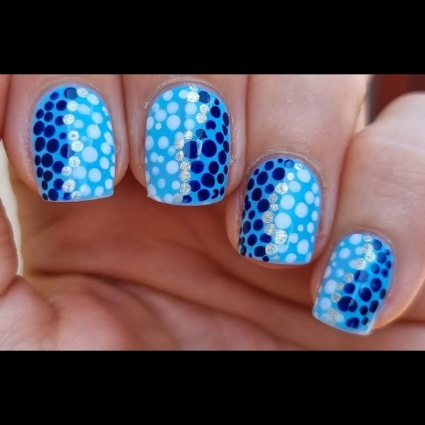 simple-blue-summer-nails-white-polka-dots