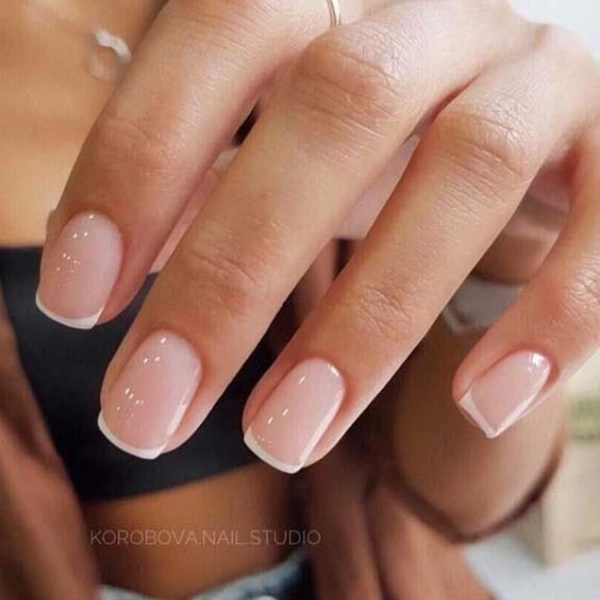 simple-short-summer-nails-Minimalist-French-Tips