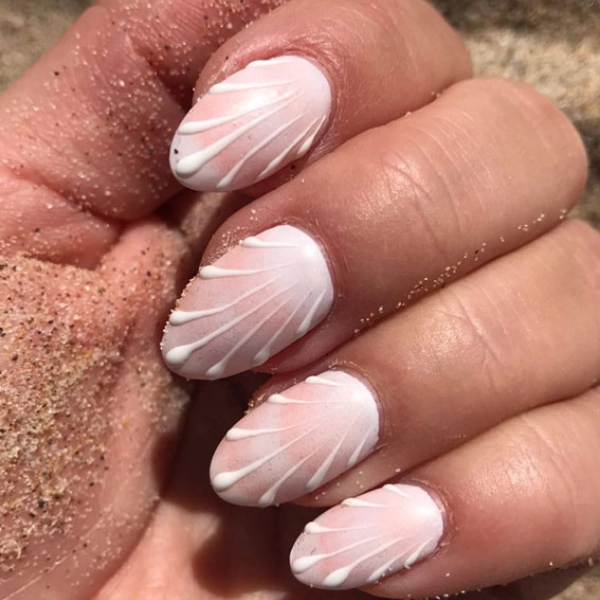 simple-short-summer-nails-Seashell