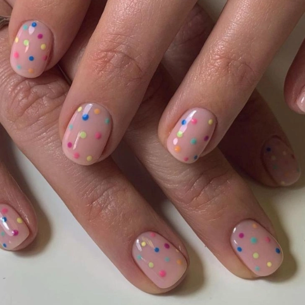 simple-short-summer-nails-Simple-Dots