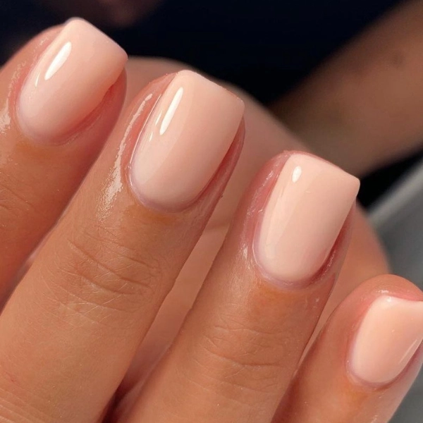 simple-short-summer-nails-Soft-Peaches