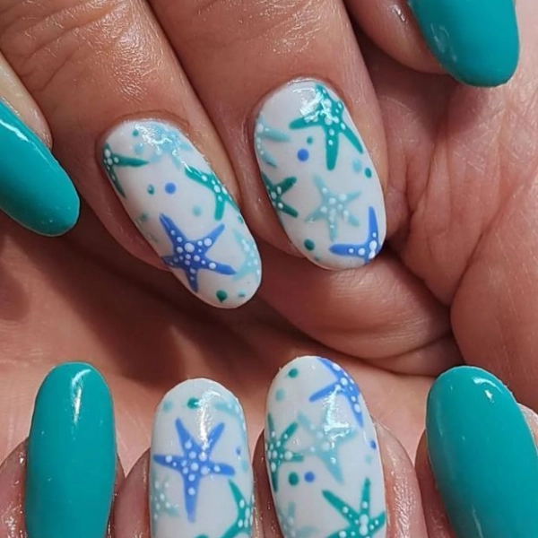 simple-short-summer-nails-Starfish