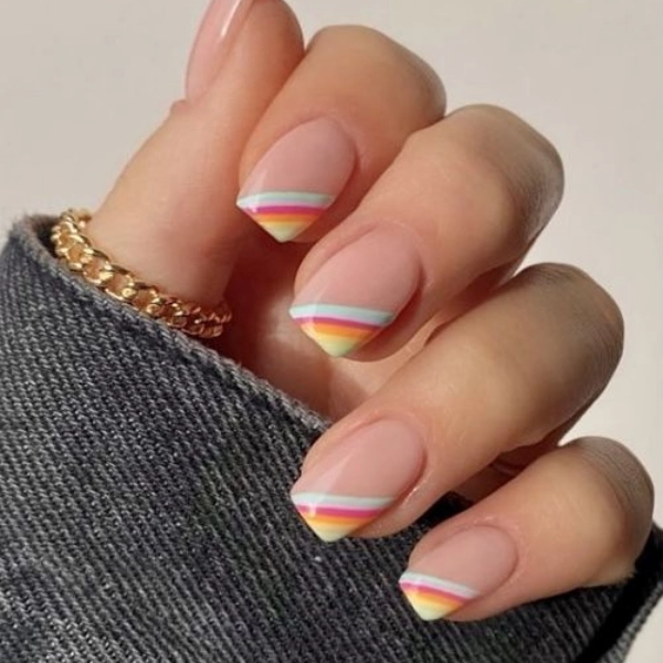 simple-short-summer-nails-Striped-Pastels