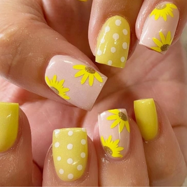 simple-short-summer-nails-Sunflower