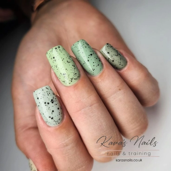 simple-summer-green-nails-Confetti