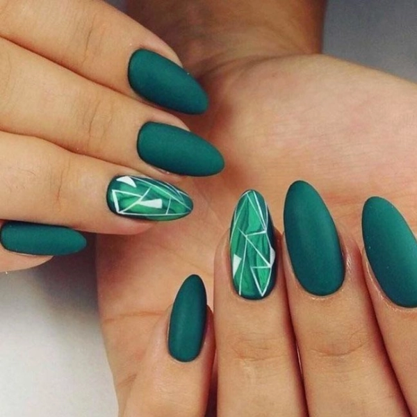 simple-summer-green-nails-Geometric