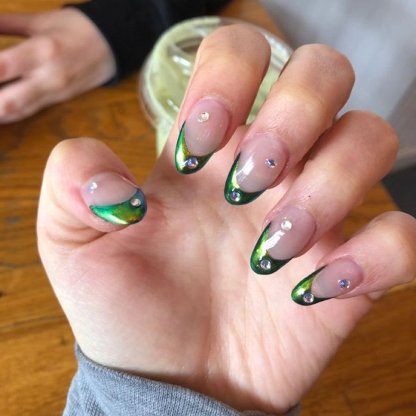 simple-summer-green-nails-Metallic