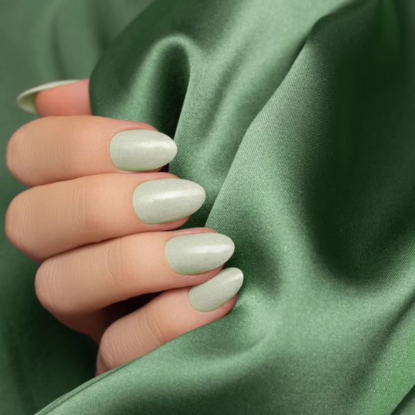 simple-summer-green-nails-Seafoam