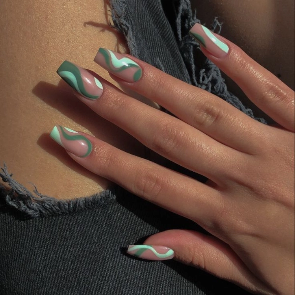 simple-summer-green-nails-Stripes