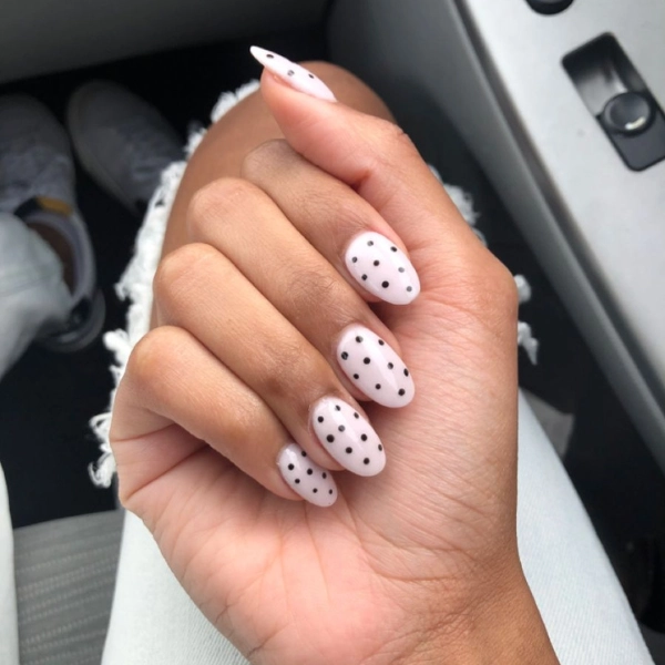 simple-white-summer-nails-Polka-Dots