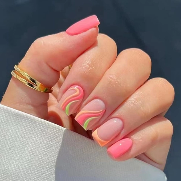 square-summer-nails-Bold-Stripes