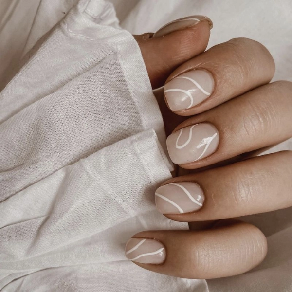 square-summer-nails-Minimalist-Lines