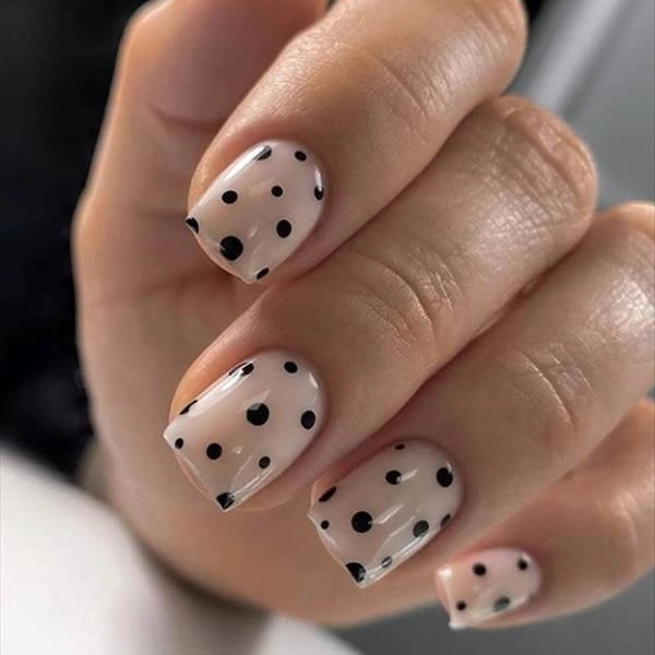 square-summer-nails-Polka-Dots