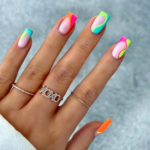 square-summer-nails-Rainbow-Tips