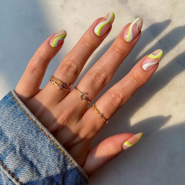 summer-almond-nails-designs-Nude-and-Neon