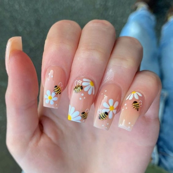 summer-nail-designs-Daisy-Delight