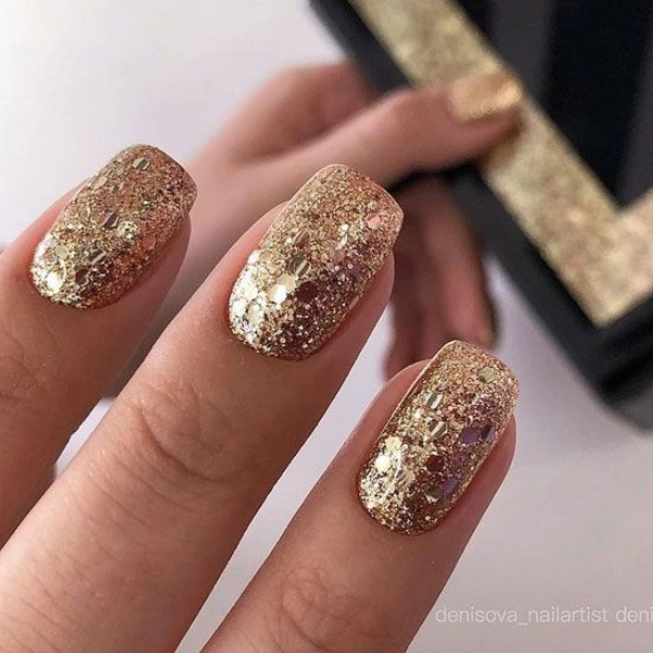 summer-nail-designs-Gold-Glitter