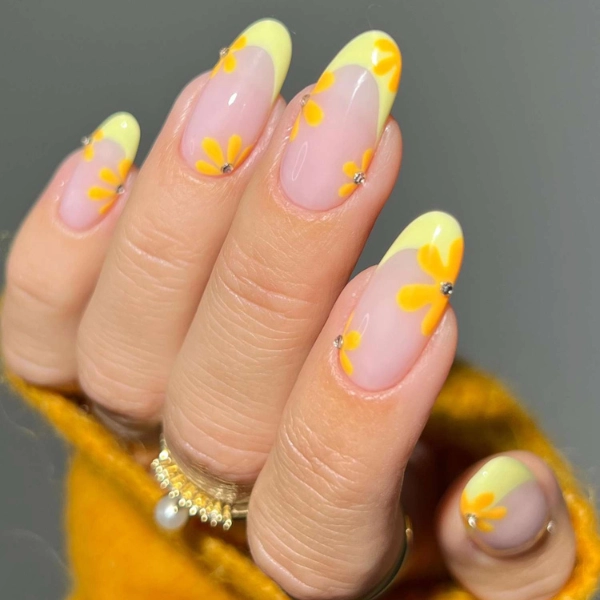 summer-nail-designs-Sunshine-Yellow