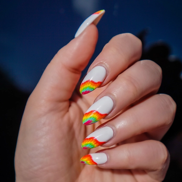 summer-nail-designs-Tie-Dye-Twist