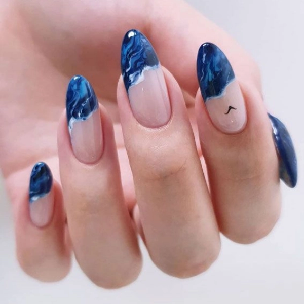 summer-nails-Blue-Waves