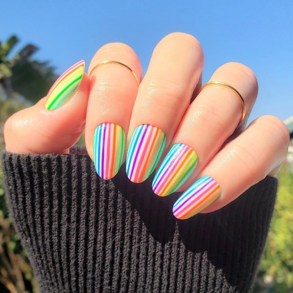 summer-nails-Candy-Stripes