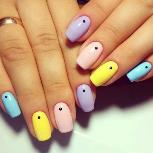 summer-nails-Dotted-Delight