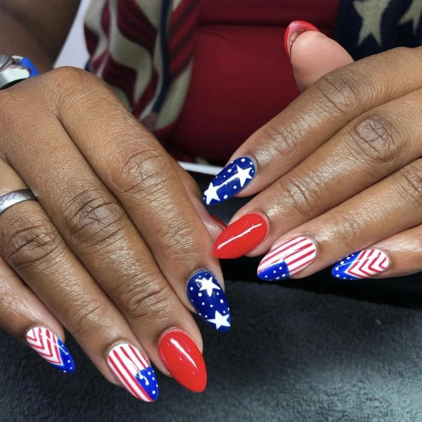 summer-nails-Festive-Flags