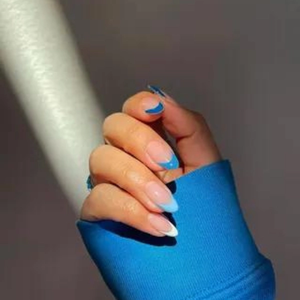 summer-nails-Gradient-Blues