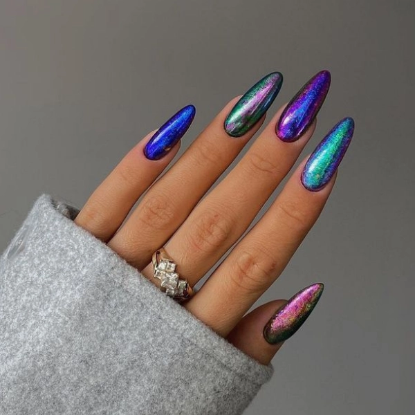 summer-nails-Holographic-Shine