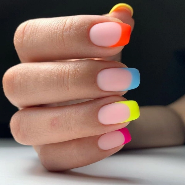 summer-nails-Neon-Tips