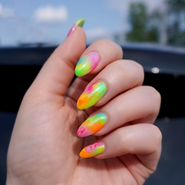 summer-nails-Tie-Dye-Swirls