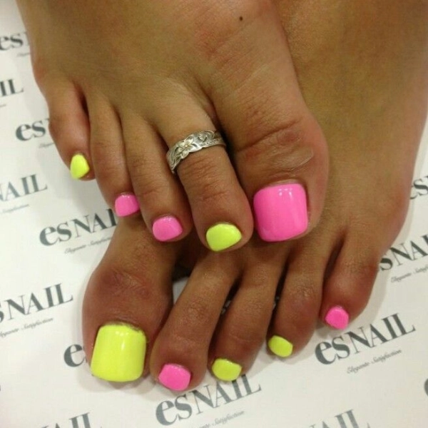 summer-toe-nails-colors-pedicures-Neon