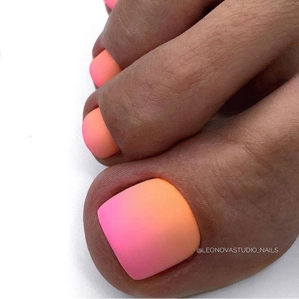 summer-toe-nails-colors-pedicures-Ombre