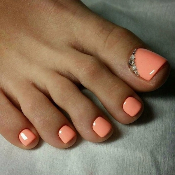 summer-toe-nails-colors-pedicures-Peachy