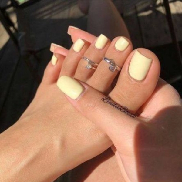 summer-toe-nails-designs-Pastel-Yellow