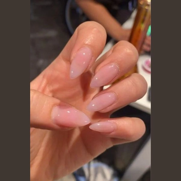 trendy-summer-nails-almond-Crystal-Clear