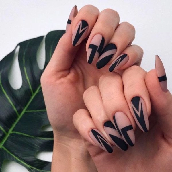 trendy-summer-nails-almond-Geometric