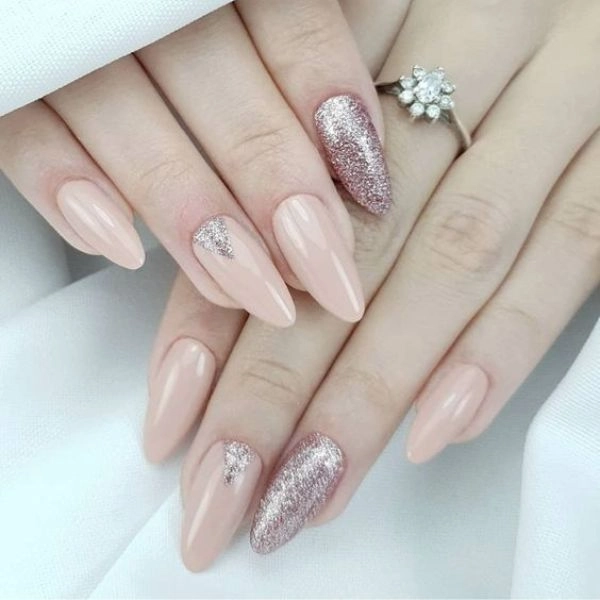 trendy-summer-nails-almond-Glitter