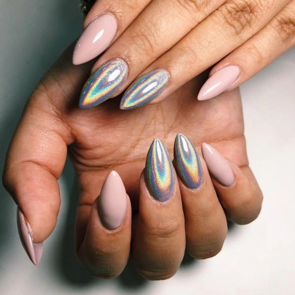 trendy-summer-nails-almond-Holographic